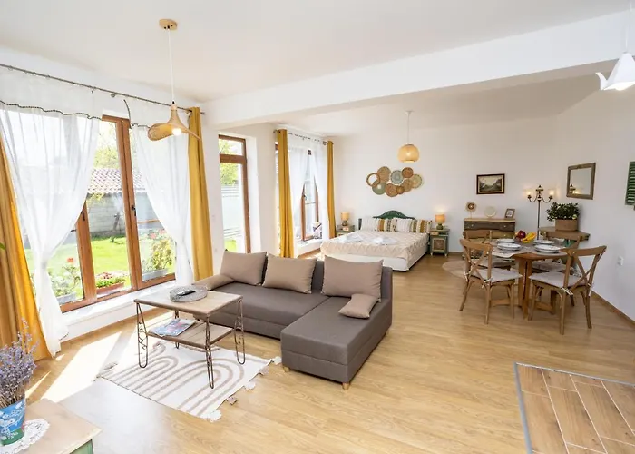 Guests House Provence 度假居 *